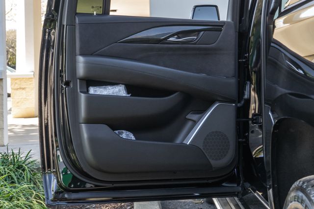 2017 Cadillac Escalade ESV 4WD 4dr Platinum - 23001064 - 32