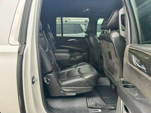 2017 Cadillac Escalade ESV LocalTrade/4X4/Platinum/RearCaptains-DVD/PwrFolding 3rd Row - 22725741 - 16