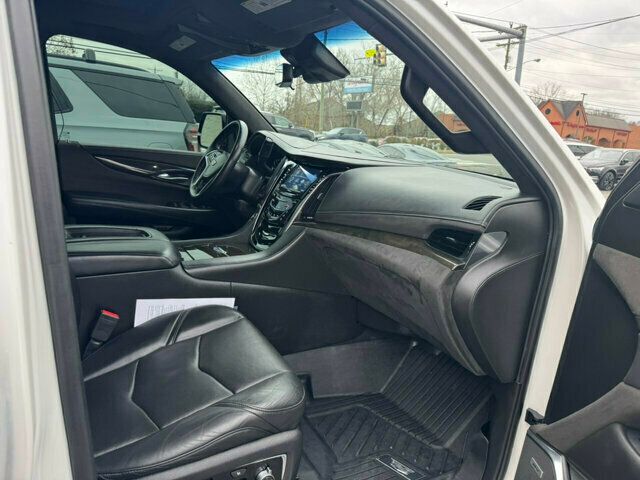 2017 Cadillac Escalade ESV LocalTrade/4X4/Platinum/RearCaptains-DVD/PwrFolding 3rd Row - 22725741 - 19