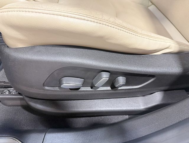 2017 Cadillac XT5 AWD 4dr Luxury - 22950857 - 28