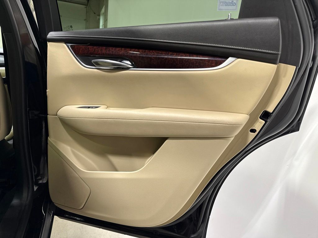 2017 Cadillac XT5 AWD 4dr Luxury - 23067193 - 29