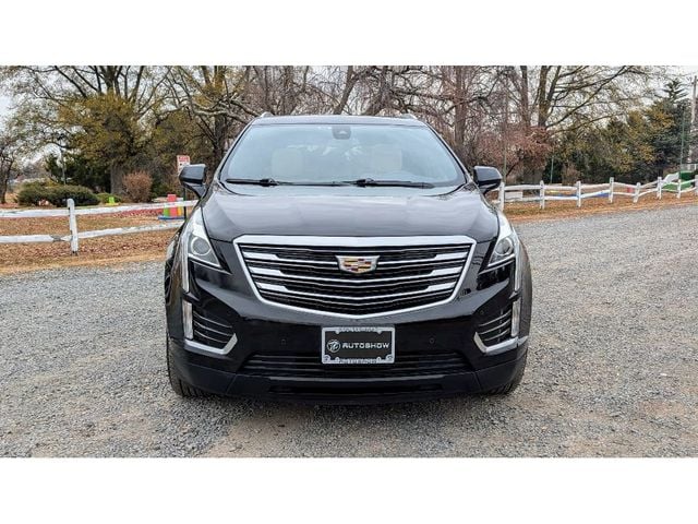 2017 Cadillac XT5 Luxury photo 2