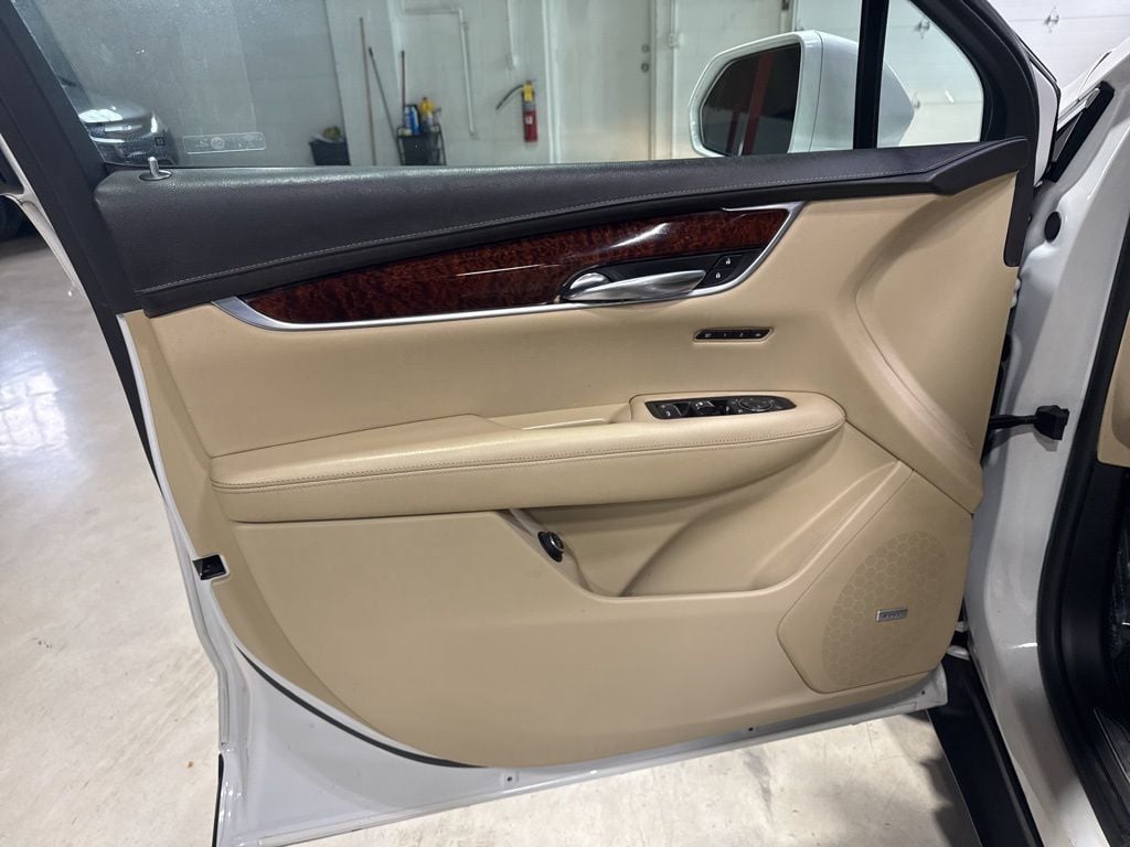 2017 Cadillac XT5 FWD 4dr Luxury - 22984533 - 30