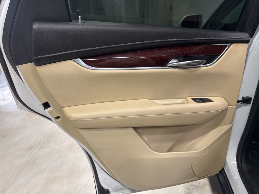 2017 Cadillac XT5 FWD 4dr Luxury - 22984533 - 37