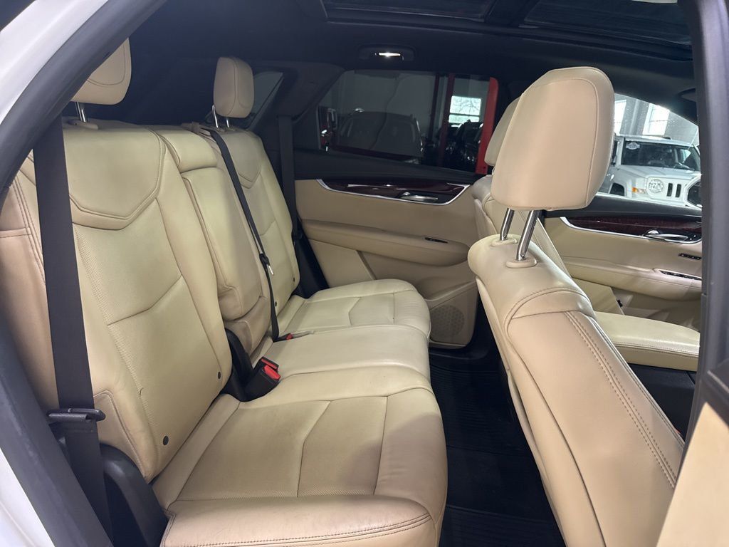 2017 Cadillac XT5 FWD 4dr Luxury - 22984533 - 42