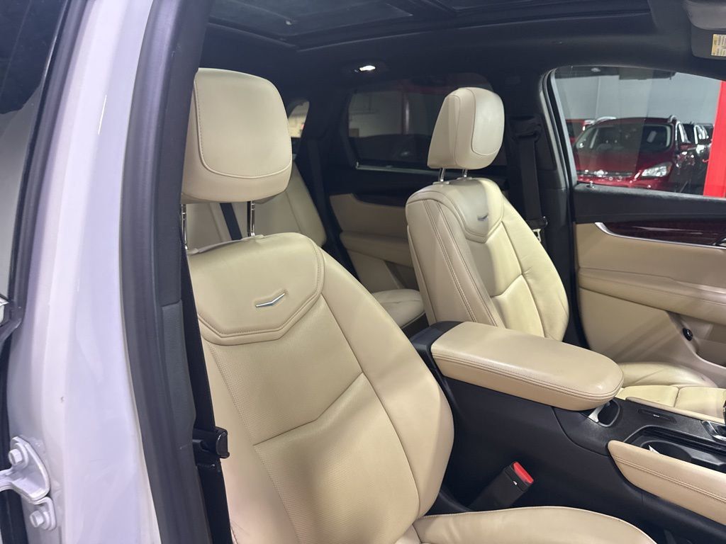 2017 Cadillac XT5 FWD 4dr Luxury - 22984533 - 48