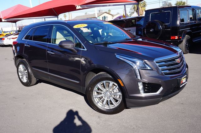 2017 Cadillac XT5 LUXURY, ALL WHEEL DRIVE, PREMIUM WHEELS, MOON ROOF, LEATHER - 22974074 - 1