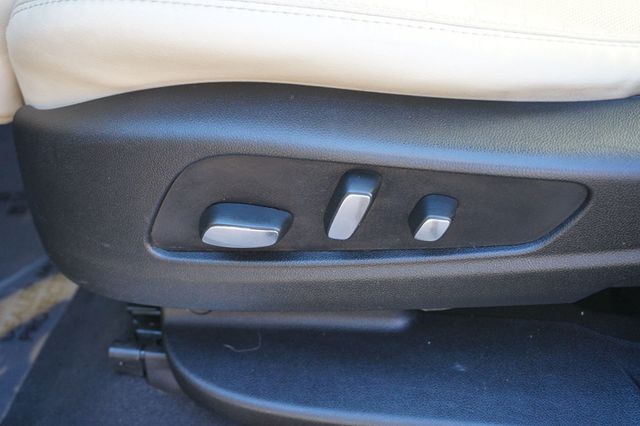 2017 Cadillac XT5 LUXURY, ALL WHEEL DRIVE, PREMIUM WHEELS, MOON ROOF, LEATHER - 22974074 - 20