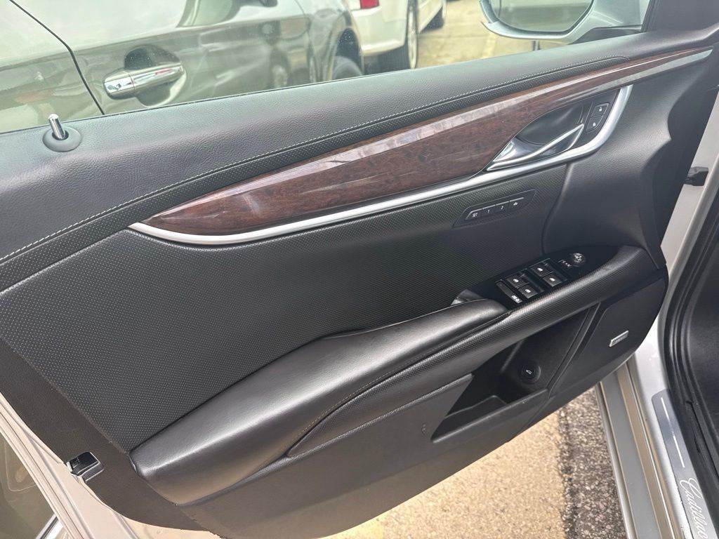 2017 Cadillac XTS 4dr Sedan Luxury FWD - 23067192 - 2