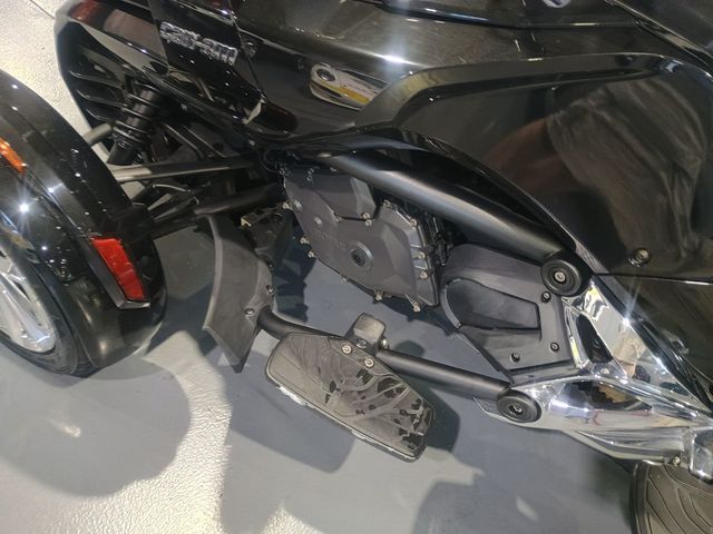 2017 Can-Am Spyder ROADSTER F3-T/F3 L - 22991262 - 17