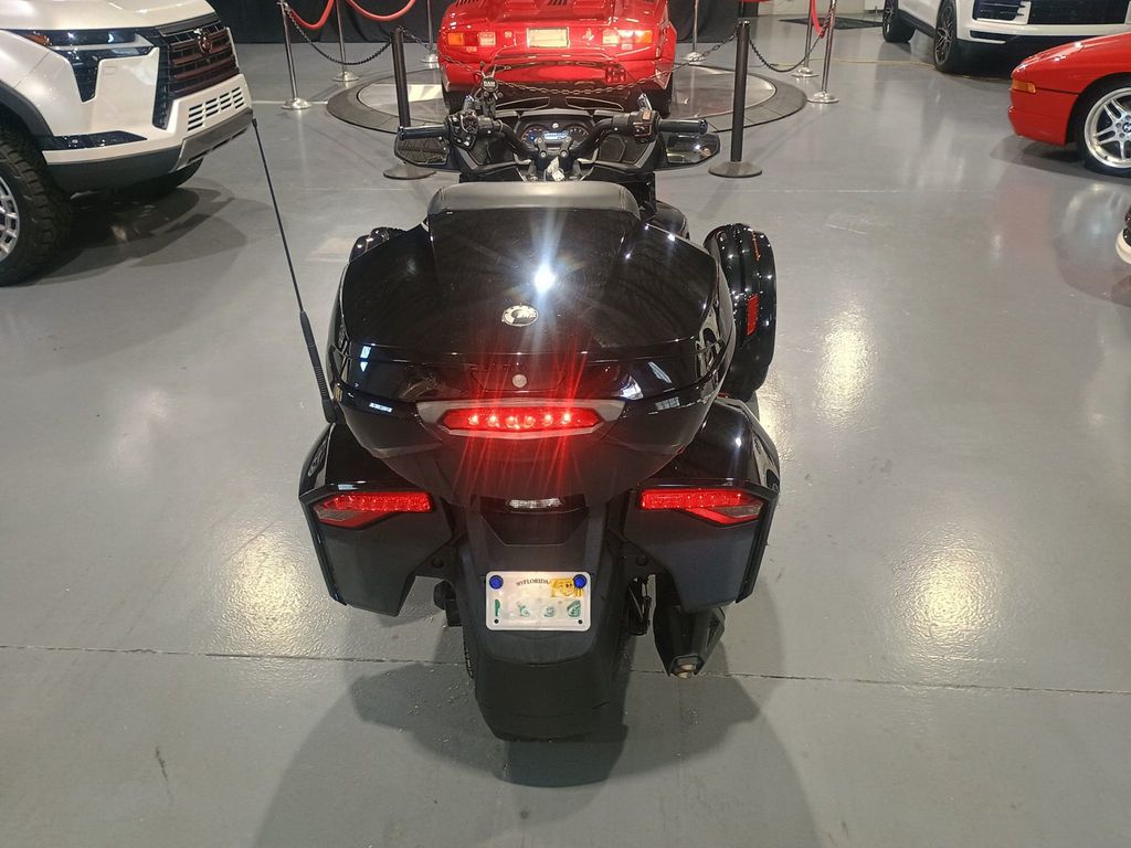 2017 Can-Am Spyder ROADSTER F3-T/F3 L - 22991262 - 24