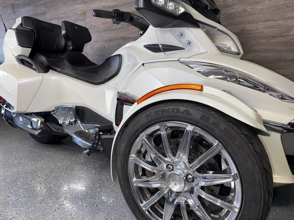 2017 Can-Am Spyder RT Limited SE6 SUPER CLEAN! - 23000391 | Video 2