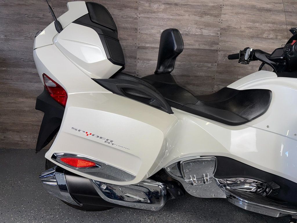2017 Can-Am Spyder RT Limited SE6 SUPER CLEAN! - 23000391 - 6