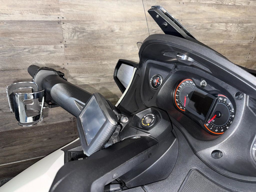 2017 Can-Am Spyder RT Limited SE6 SUPER CLEAN! - 23000391 - 8