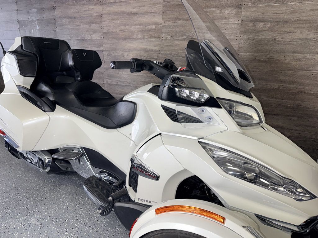 2017 Can-Am Spyder RT Limited SE6 SUPER CLEAN! - 23098673 | Video 2