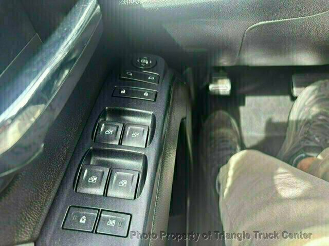 2017 Chevrolet 3500HD CREW CAB 4X4 14k MI SRW ONE TON UTILITY! +SUPER CLEAN UNIT! FINANCE OR LEASE! - 22995730 - 34