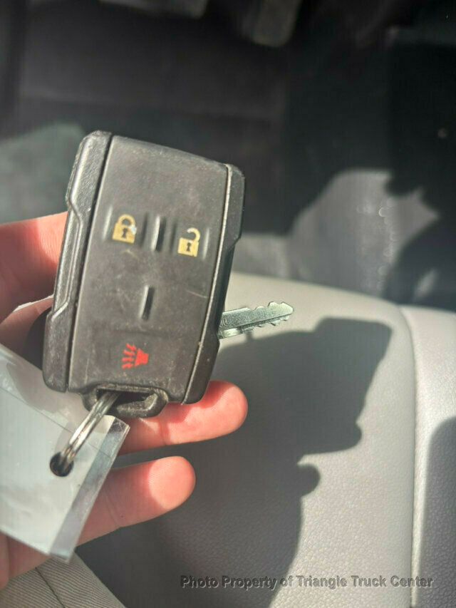 2017 Chevrolet 3500HD CREW CAB 4X4 14k MI SRW ONE TON UTILITY! +SUPER CLEAN UNIT! FINANCE OR LEASE! - 22995730 - 63