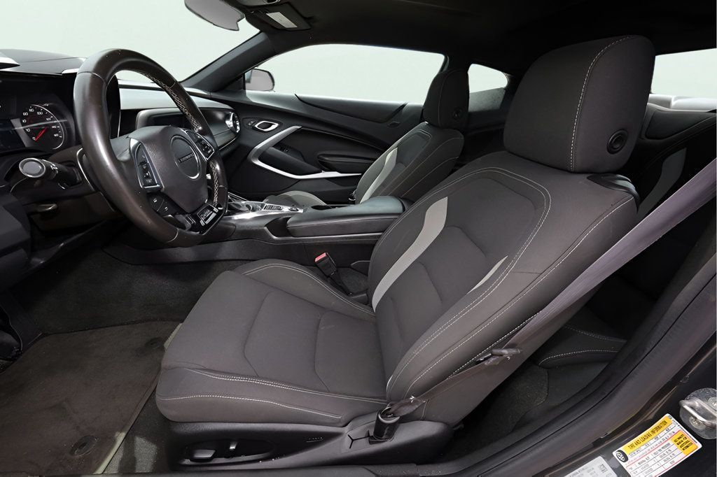 2017 Chevrolet Camaro 1LT RS Coupe photo 9