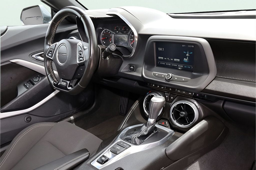 2017 Chevrolet Camaro 1LT RS Coupe photo 13