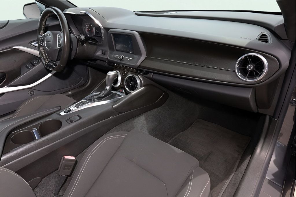 2017 Chevrolet Camaro 1LT RS Coupe photo 15