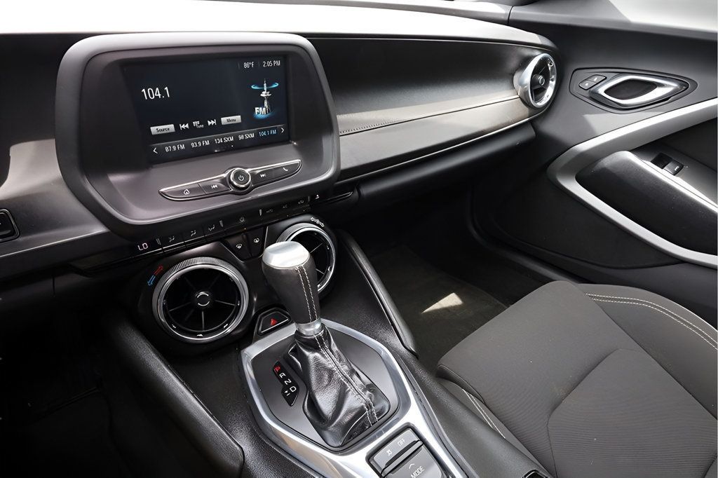 2017 Chevrolet Camaro 1LT RS Coupe photo 16