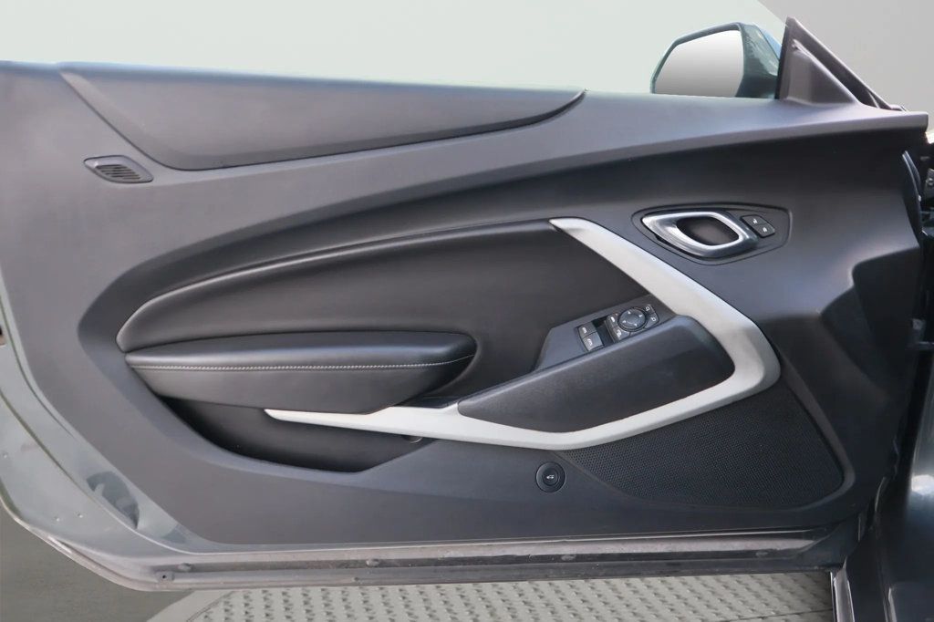 2017 Chevrolet Camaro 1SS photo 22