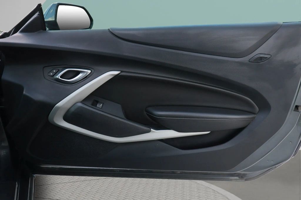 2017 Chevrolet Camaro 1SS photo 29