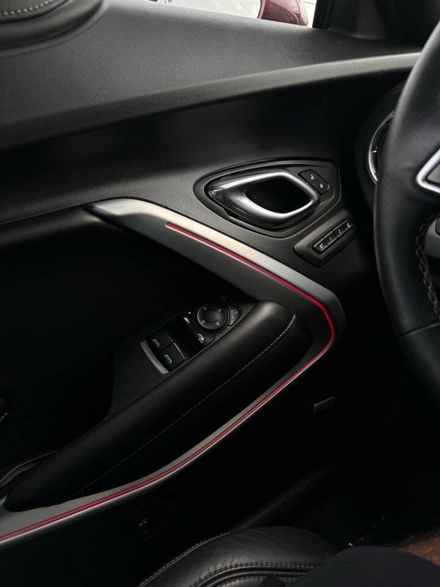 2017 Chevrolet Camaro 2dr Convertible LT w/2LT - 22944039 - 17