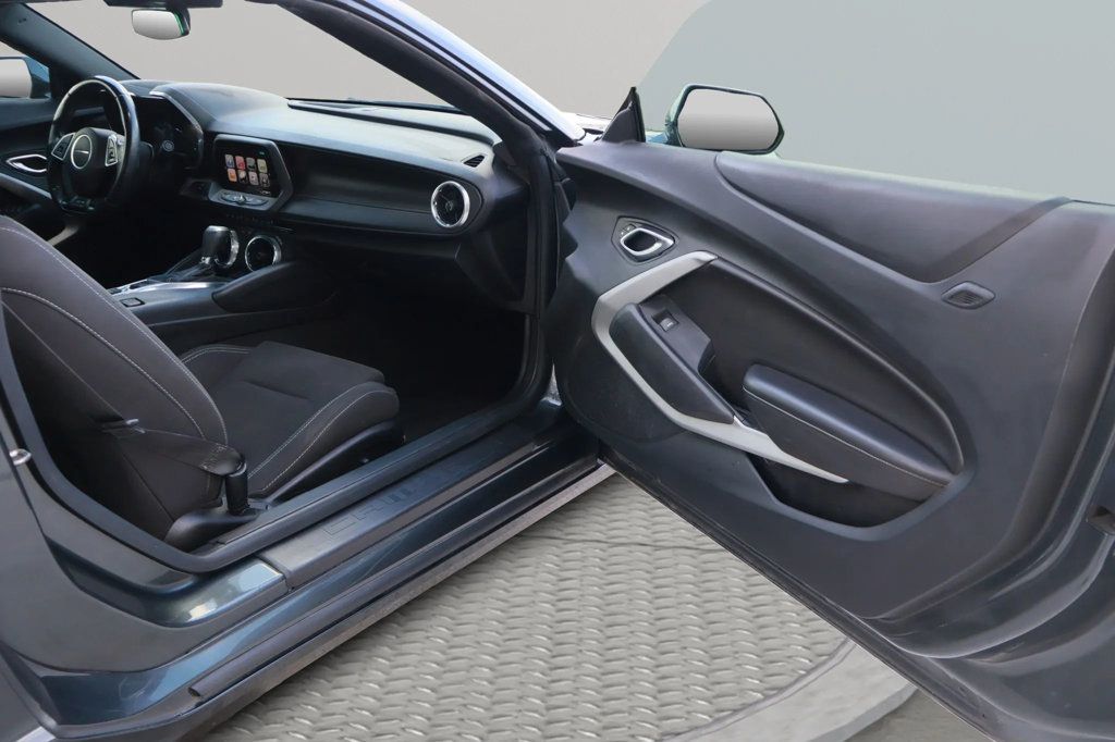 2017 Chevrolet Camaro 2dr Convertible SS w/1SS - 23017480 - 33