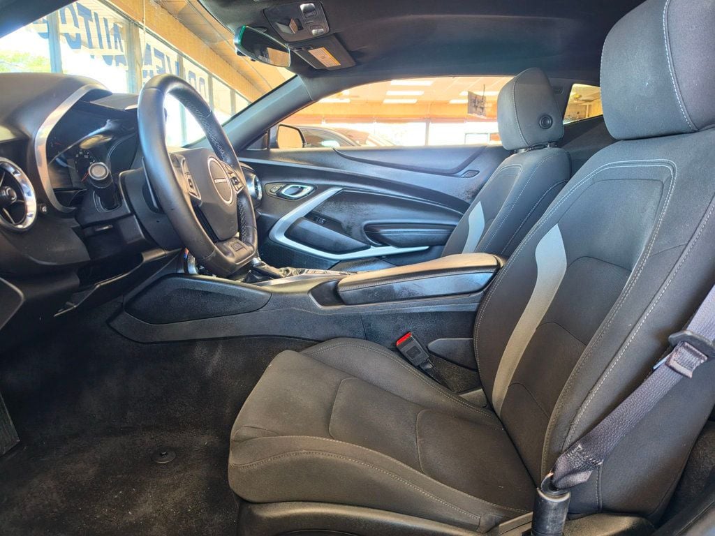 2017 Chevrolet Camaro 2dr Coupe 1LT - 23059802 - 10