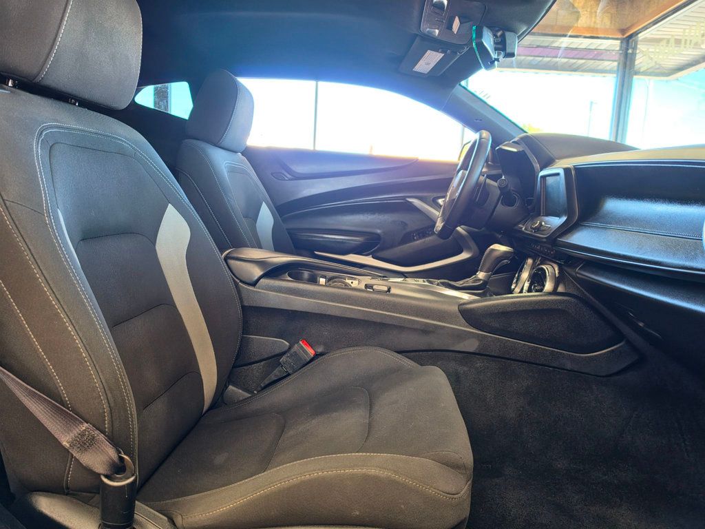 2017 Chevrolet Camaro 2dr Coupe 1LT - 23059802 - 19