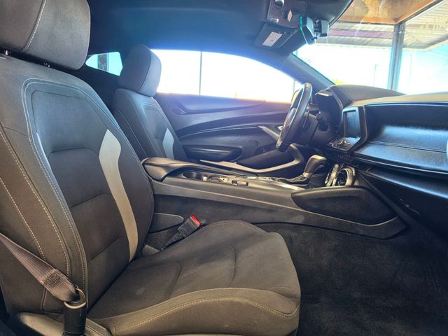 2017 Chevrolet Camaro 2dr Coupe 1LT - 23059802 - 19