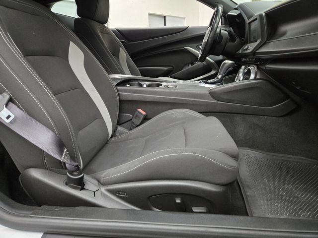 2017 Chevrolet Camaro 2dr Coupe 1LT - 22952403 - 9