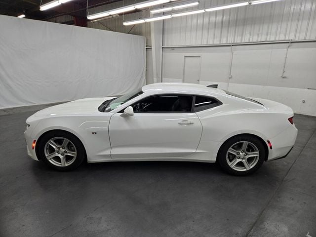 2017 Chevrolet Camaro 2dr Coupe 1LT - 22952403 - 1