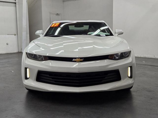 2017 Chevrolet Camaro 2dr Coupe 1LT - 22952403 - 4