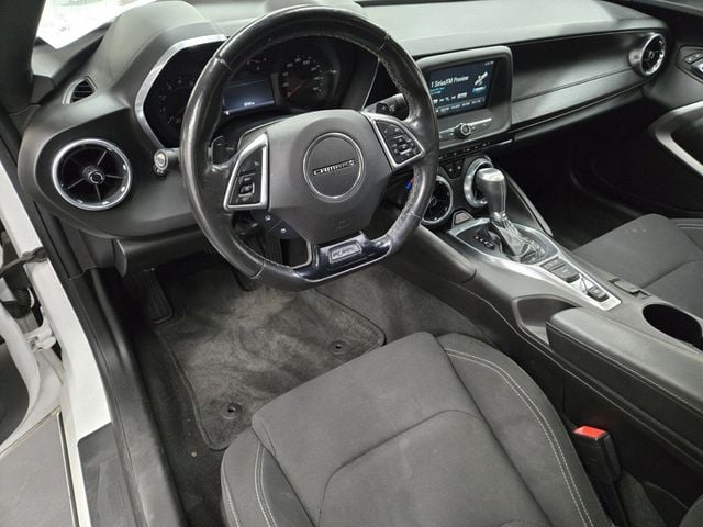 2017 Chevrolet Camaro 2dr Coupe 1LT - 22952403 - 7