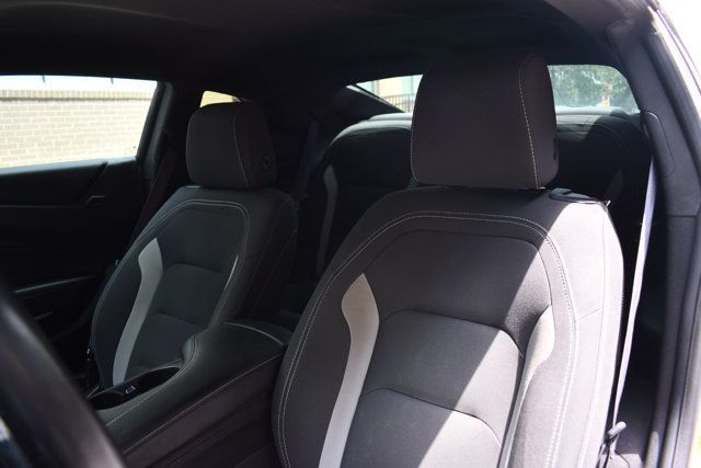 2017 Chevrolet Camaro 2dr Coupe 1LT - 23032102 - 13