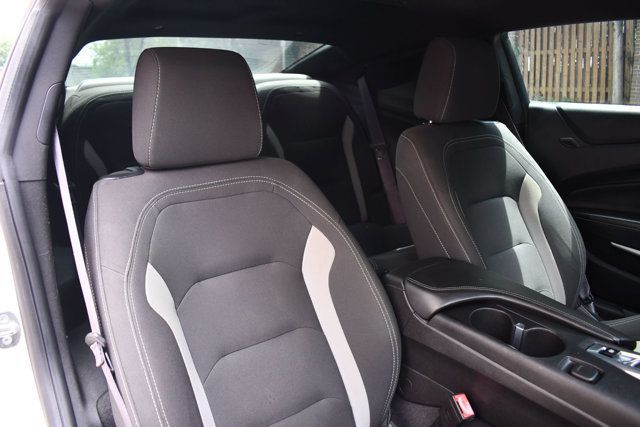 2017 Chevrolet Camaro 2dr Coupe 1LT - 23032102 - 21