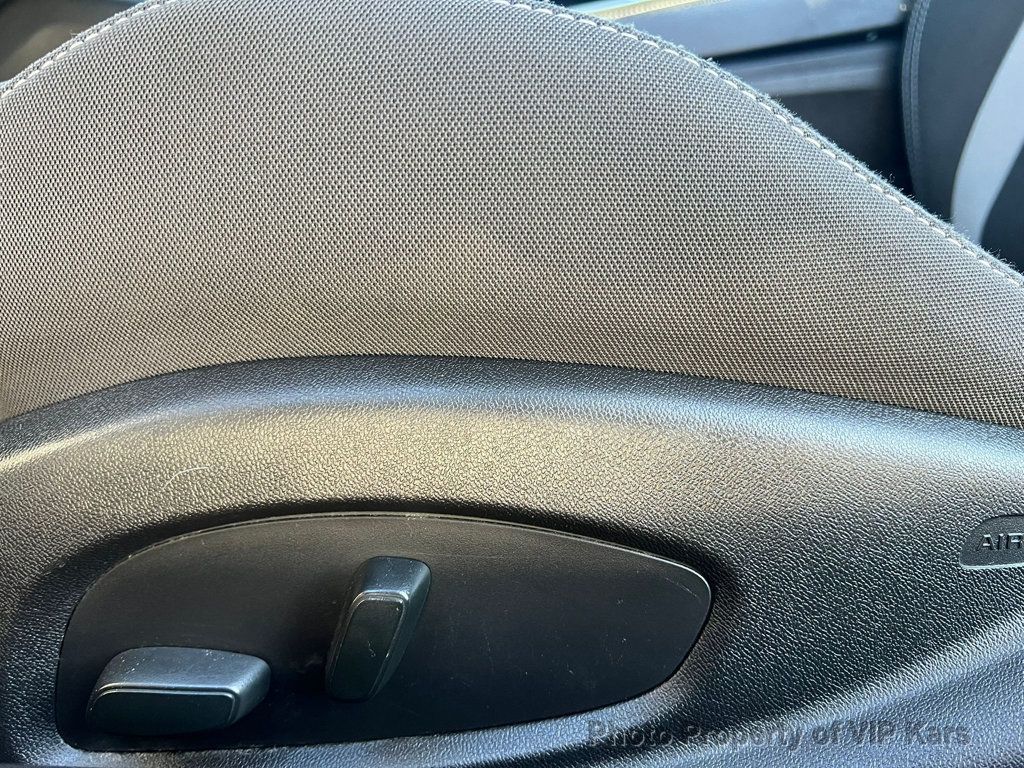 2017 Chevrolet Camaro 2dr Coupe 1LT - 22939208 - 17