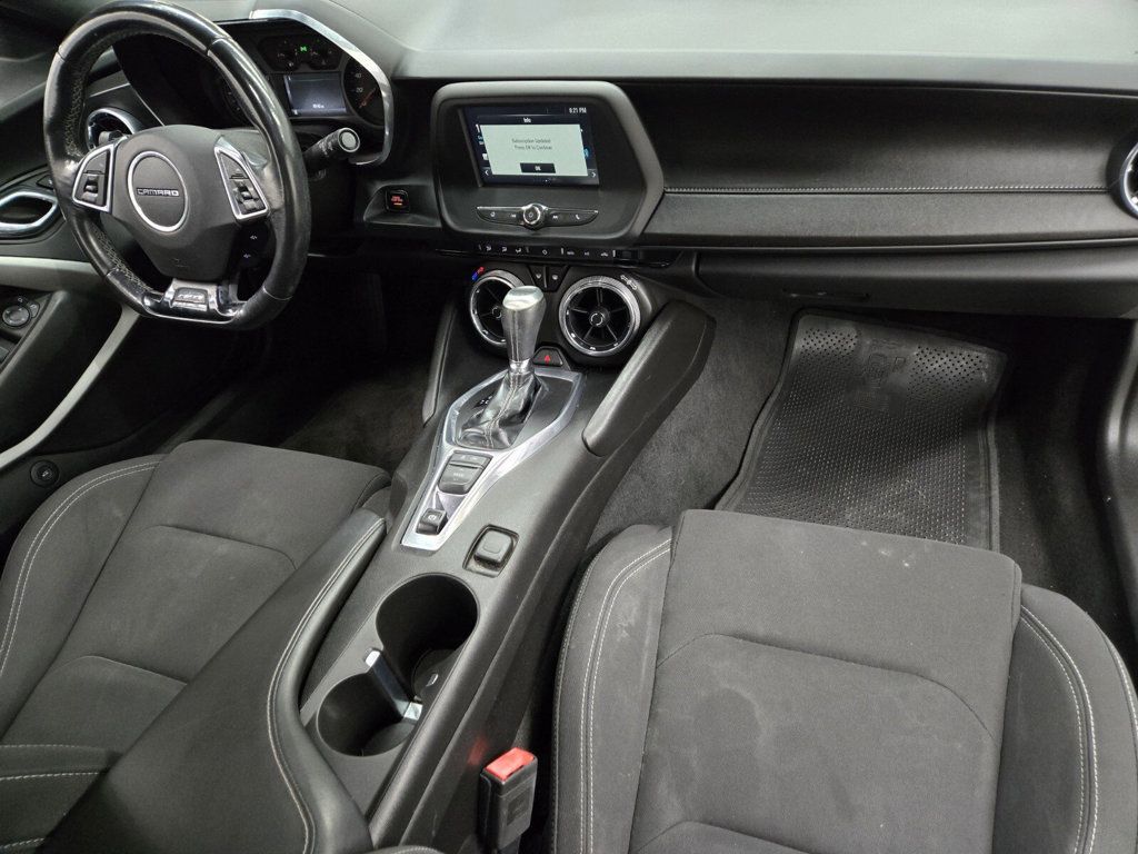 2017 Chevrolet Camaro 2dr Coupe 1LT - 22957794 - 10