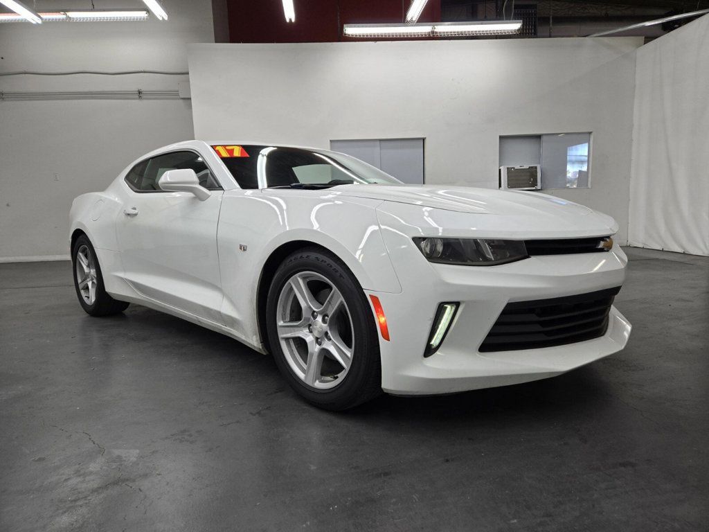 2017 Chevrolet Camaro 2dr Coupe 1LT - 22957794 - 3