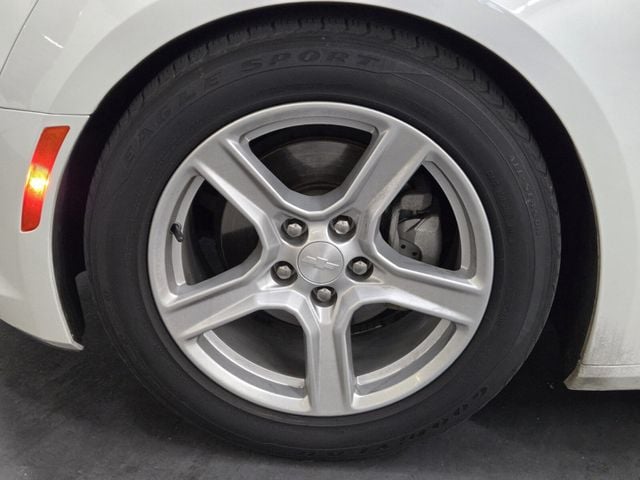 2017 Chevrolet Camaro 2dr Coupe 1LT - 22957794 - 5