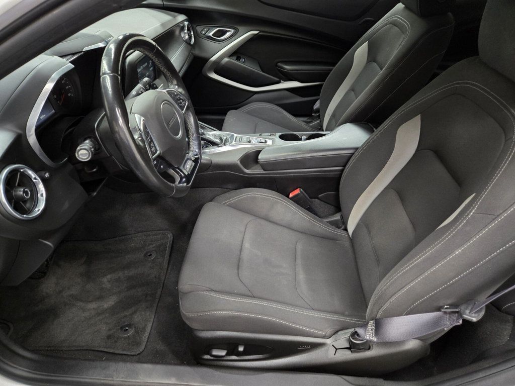 2017 Chevrolet Camaro 2dr Coupe 1LT - 22957794 - 6