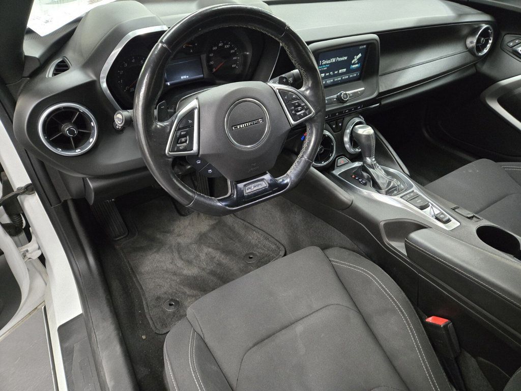 2017 Chevrolet Camaro 2dr Coupe 1LT - 22957794 - 7