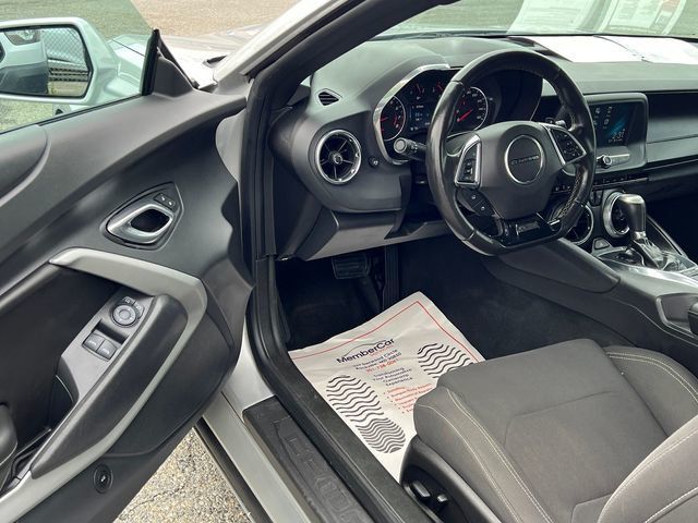 2017 Chevrolet Camaro 2dr Coupe 1LT - 23024609 - 9