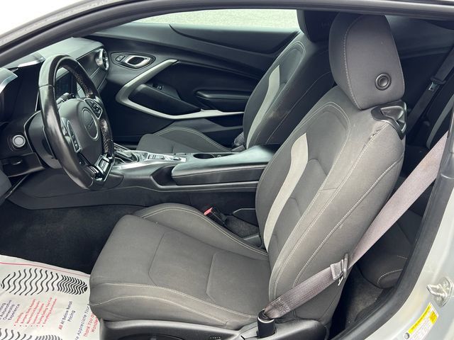 2017 Chevrolet Camaro 2dr Coupe 1LT - 23024609 - 10