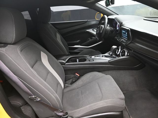 2017 Chevrolet Camaro 2dr Coupe 1LT - 22999918 - 9