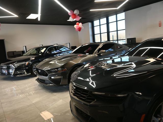 2017 Chevrolet Camaro 2dr Coupe 1LT - 22999918 - 23