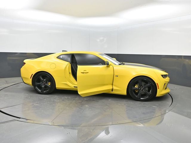 2017 Chevrolet Camaro 2dr Coupe 1LT - 22999918 - 31