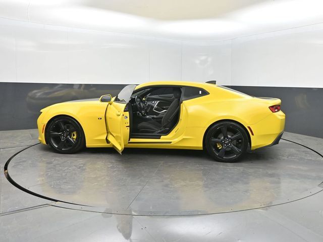 2017 Chevrolet Camaro 2dr Coupe 1LT - 22999918 - 33